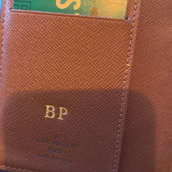 Louis small agenda like new + Louis Vuitton pen and Louis Vuitton ruler - Picture 4 of 4